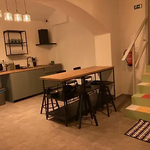 Capsule Erbenova Hostal